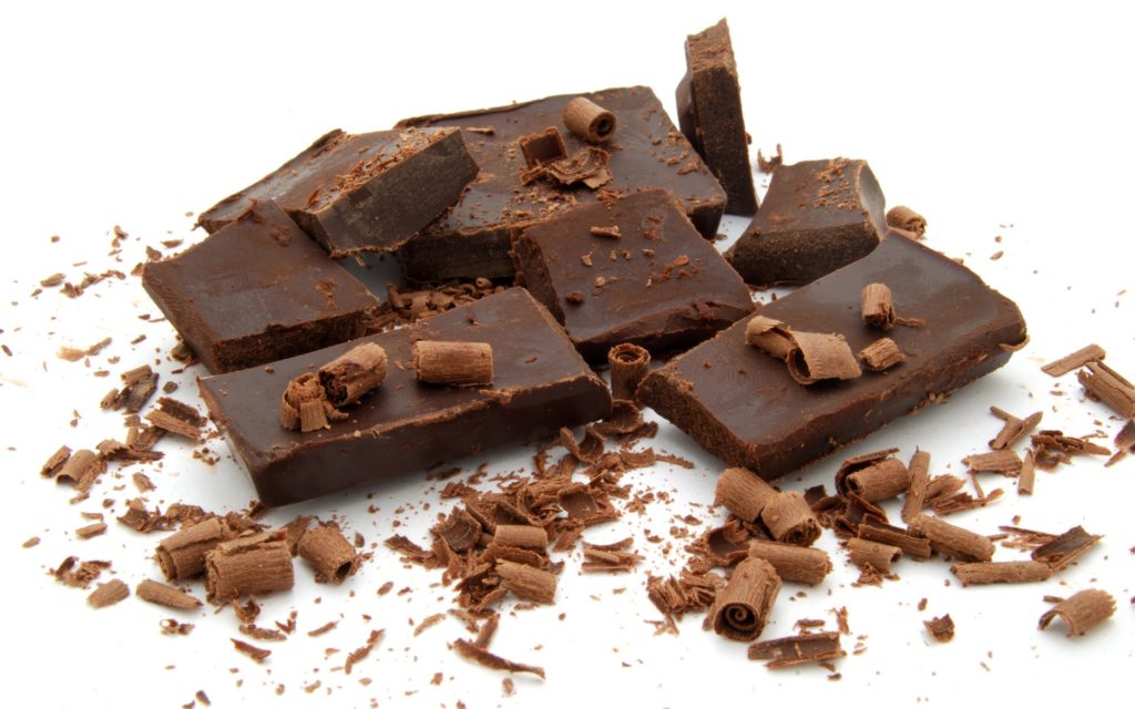 Eating chocolate helps to overcome mood swings.