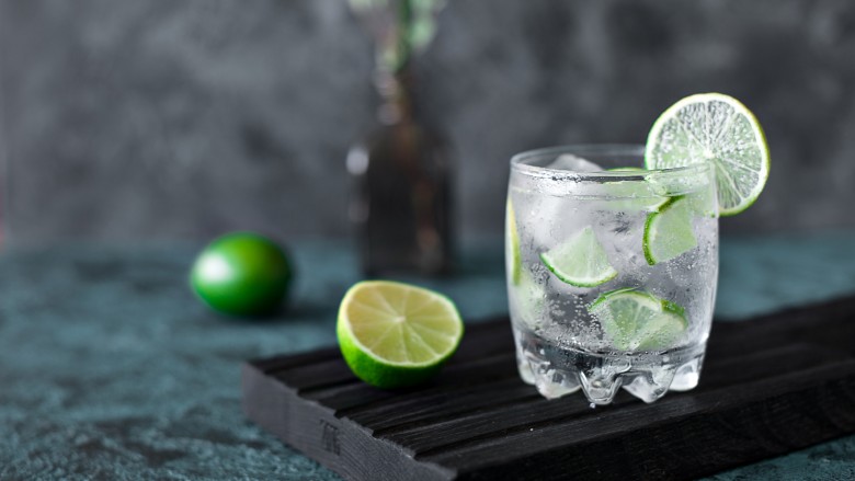 Gin and tonic in easy cocktails made at home