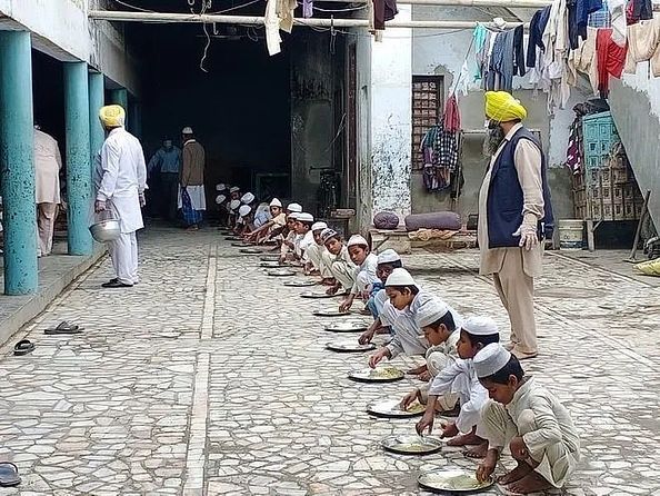 Gurudwara distributing food proving humanity is our only religion