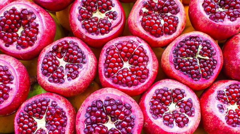 Beautiful, glowing skin starts with what you eat. Learn how foods and beverages can help you stay young. And discover 10 foods for healthy skin that will give you the antioxidants and other nutrients your skin needs to stay radiant and youthful.