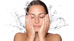 Use Lukewarm Water for Washing your Face