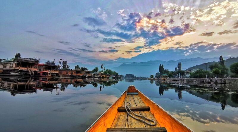 While talking about India's most romantic destination how could we not start with Kashmir?